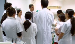 estudiantes cursos de medicina formacion